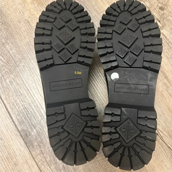 ANTONIO MELANI Black Loafers with Gold Chain Detail - Picture 3 of 4